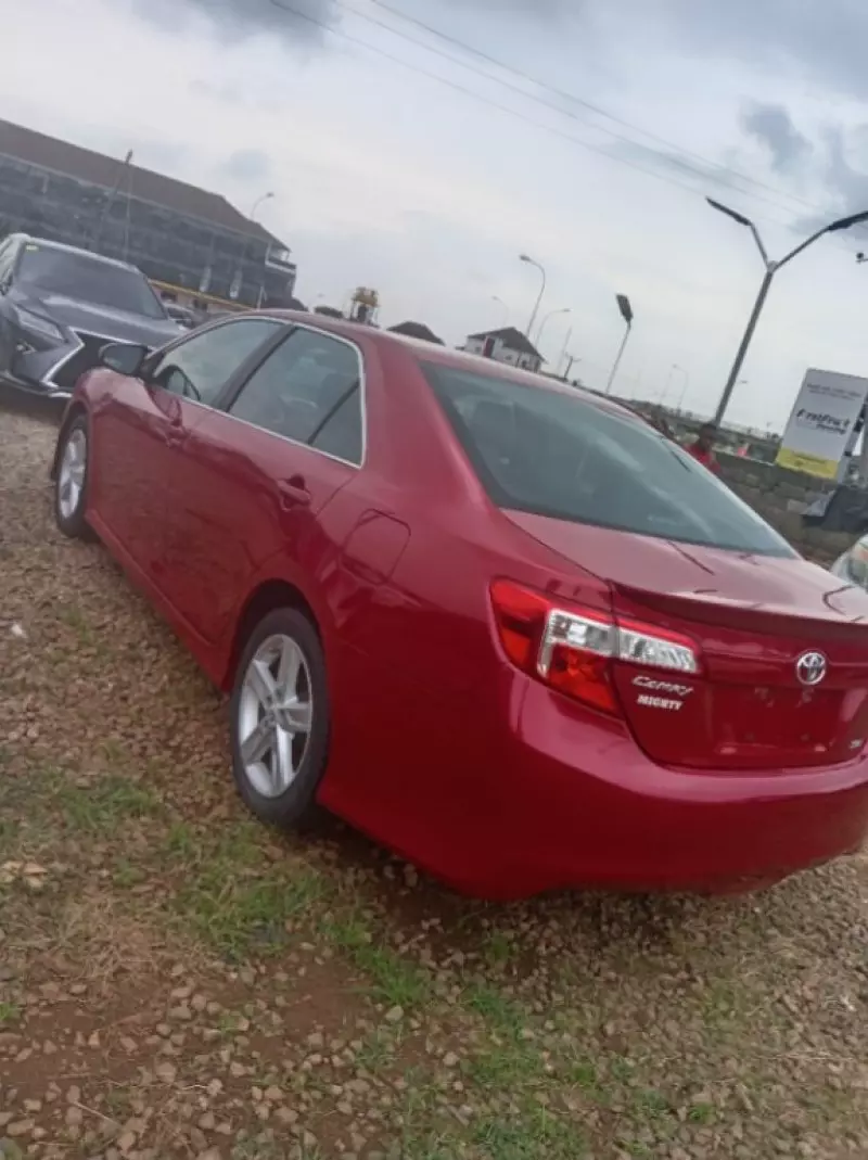 Toyota Camry   - 2012