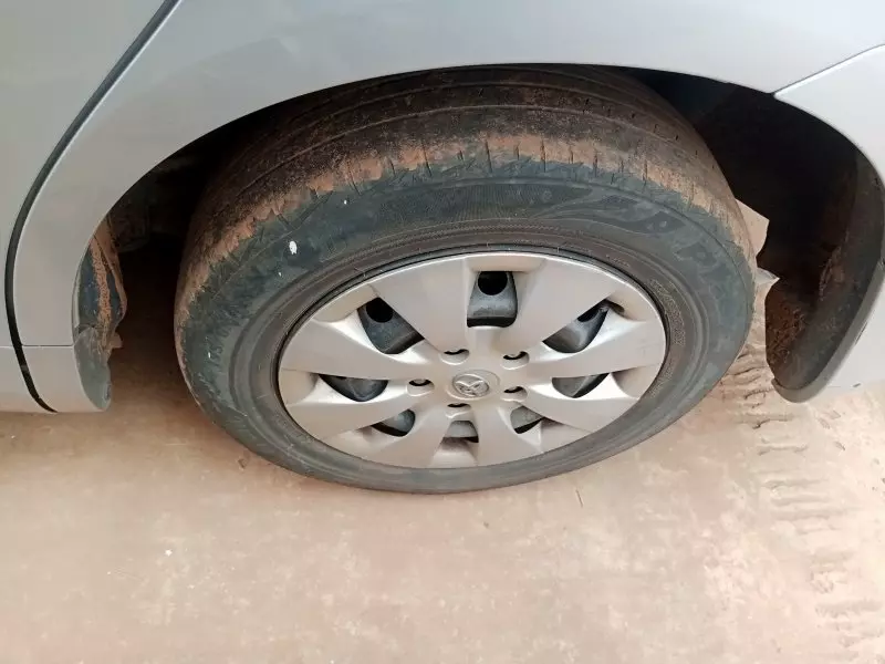 Toyota Noah   - 2012
