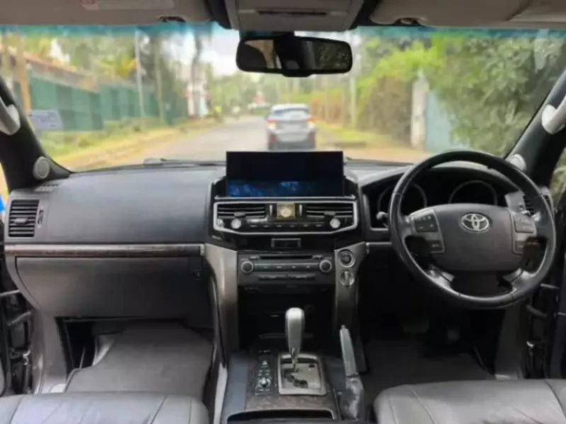 Toyota Landcruiser  V8   - 2009