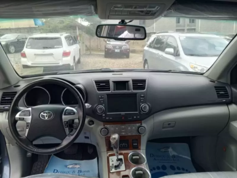 Toyota Highlander   - 2011