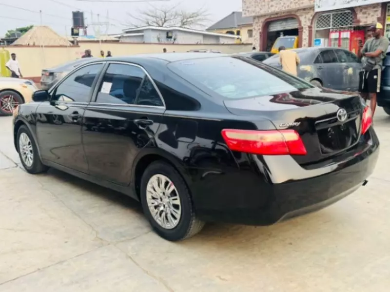 Toyota Camry   - 2009