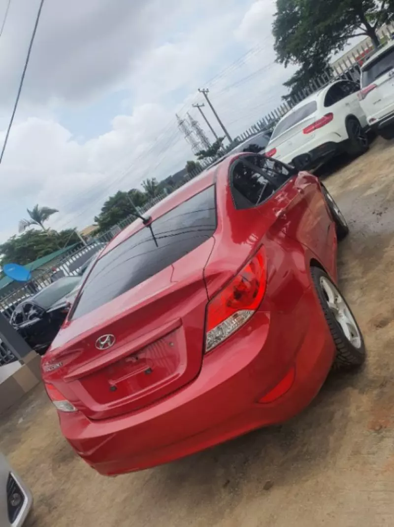 Hyundai Accent   - 2013