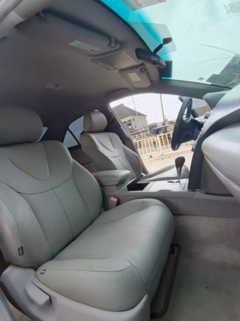 Toyota Camry   - 2011