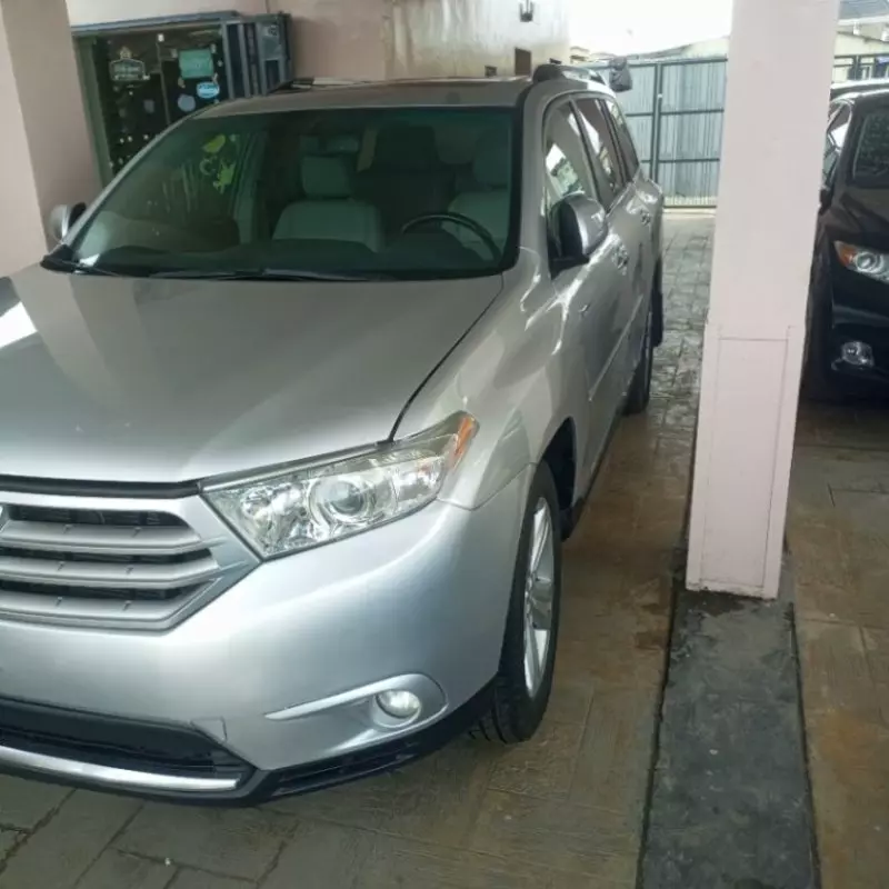 Toyota Highlander   - 2013