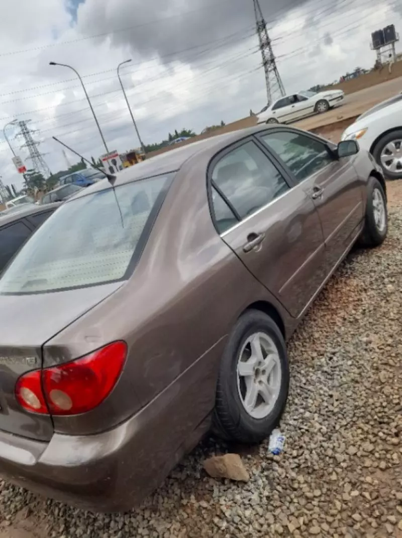 Toyota corolla   - 2005