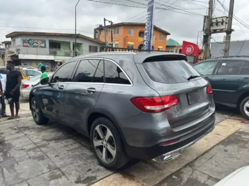 Mercedes-Benz GLC 300   - 2017