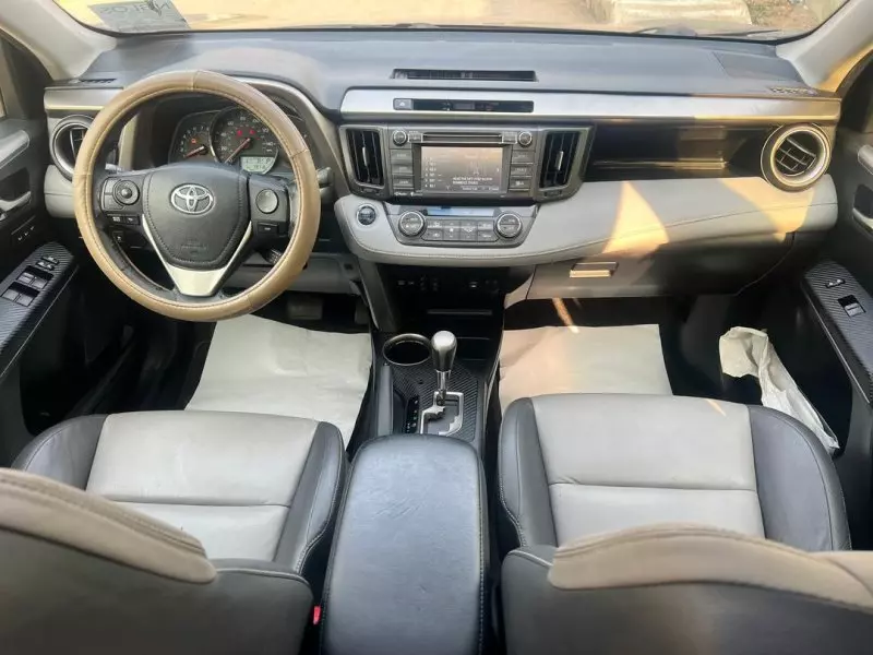 Toyota RAV 4   - 2015