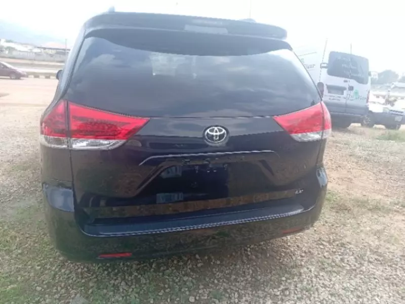 Toyota Sienna   - 2012