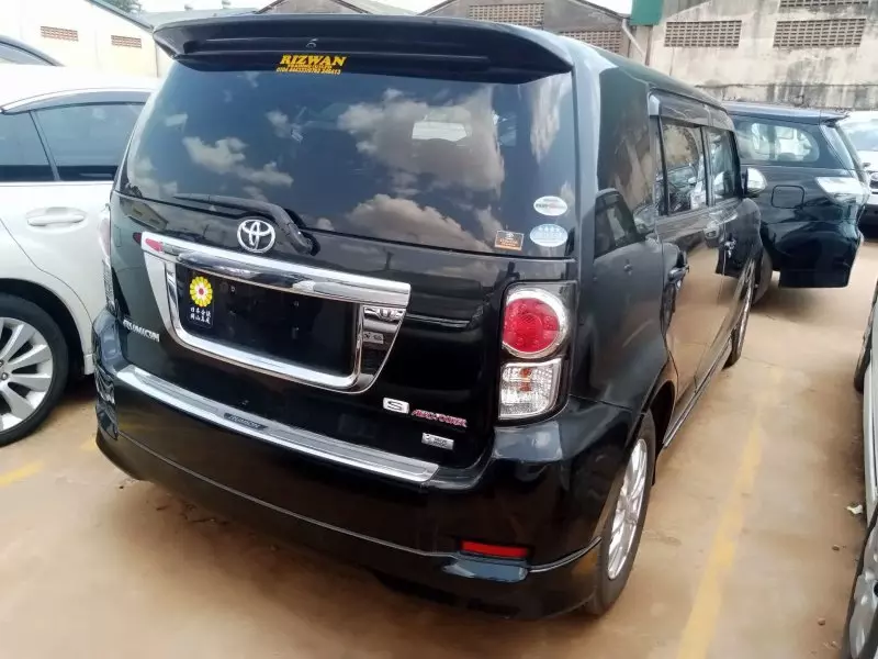 Toyota Rumion   - 2012