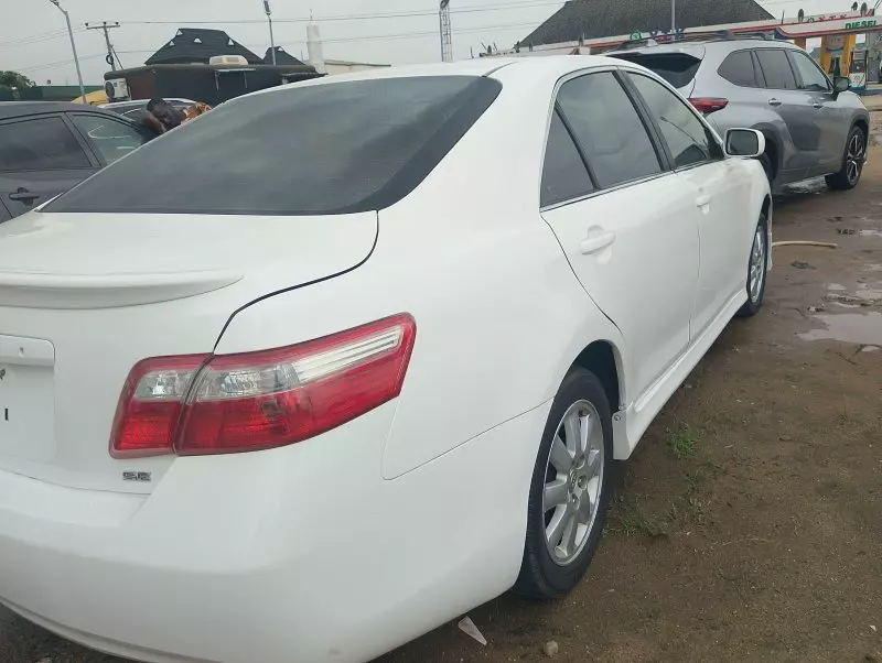 Toyota Camry   - 2009