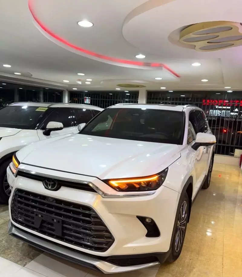 Toyota Grand Highlander   - 2024