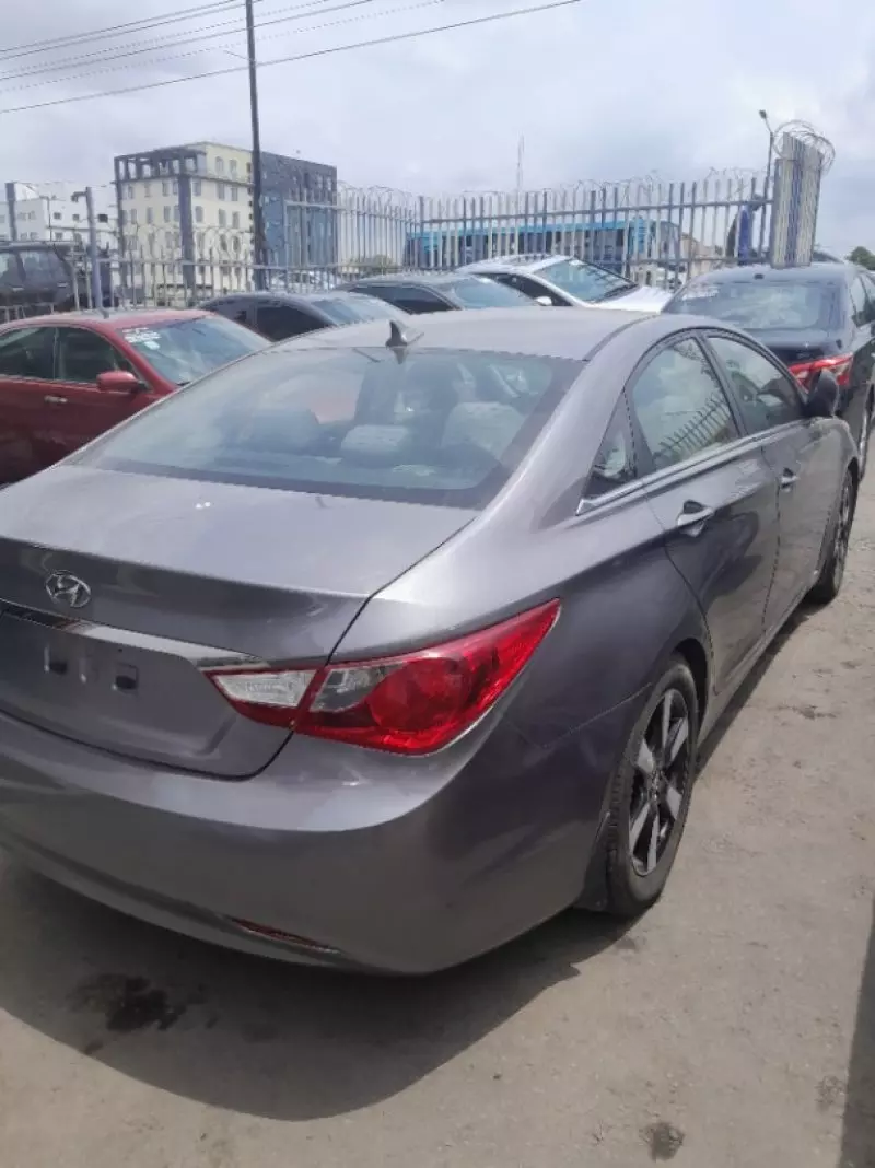 Hyundai Sonata - 2012