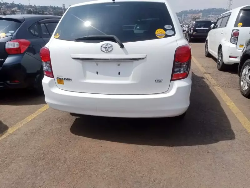 Toyota Fielder    - 2012
