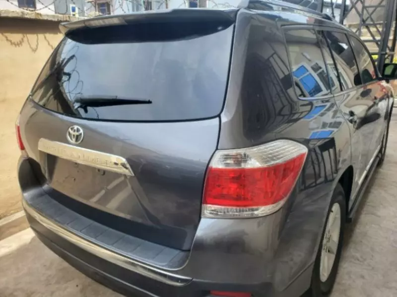 Toyota Highlander   - 2013