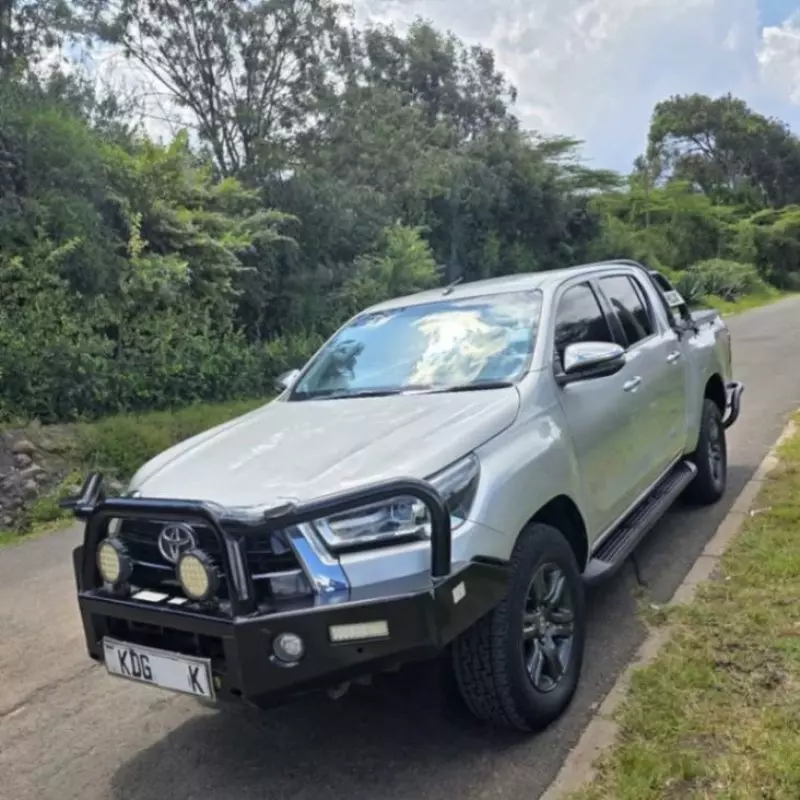 Toyota Hilux   - 2021