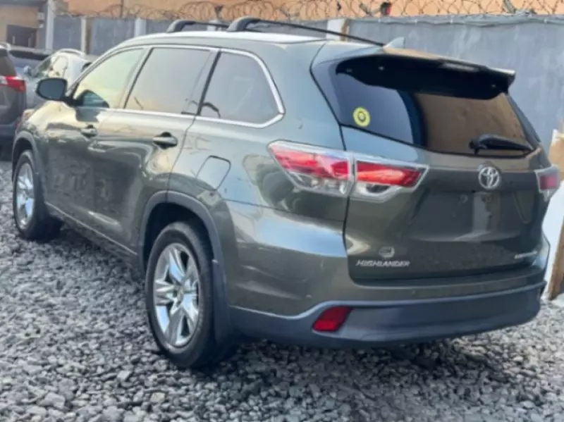 Toyota Highlander   - 2015