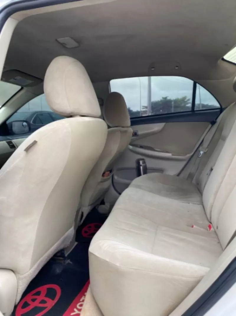 Toyota Camry   - 2011