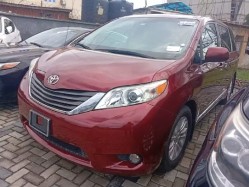 Toyota Sienna   - 2014