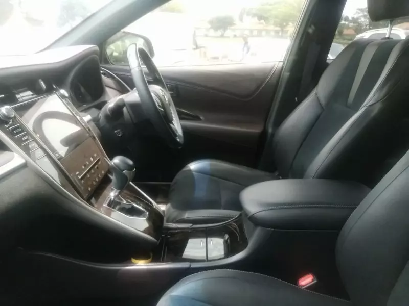 Toyota Harrier   - 2016