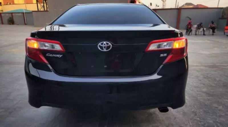 Toyota Camry   - 2012