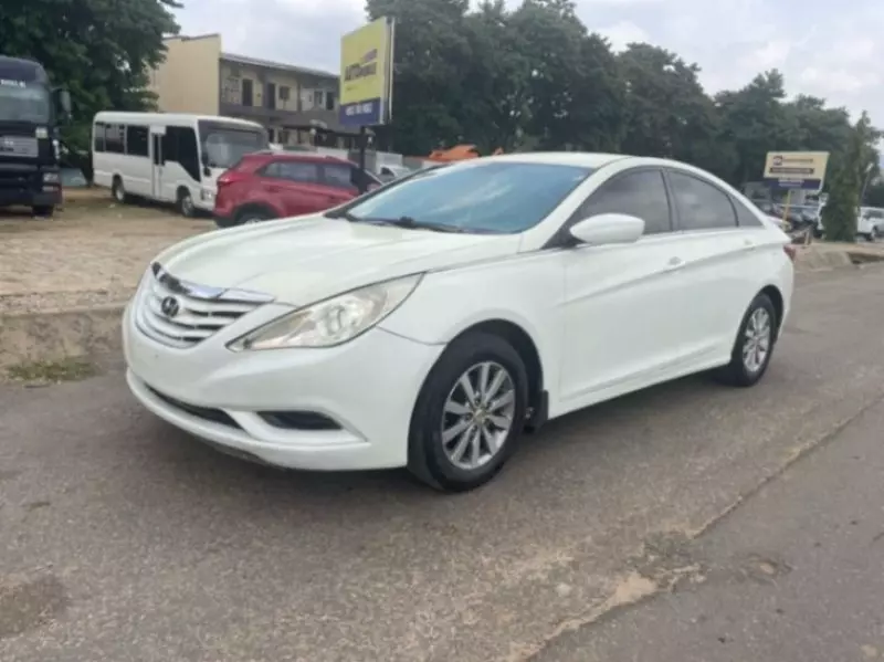 Hyundai Sonata   - 2013