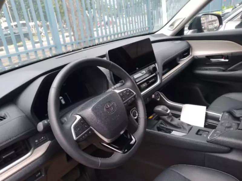 Toyota Grand Highlander   -