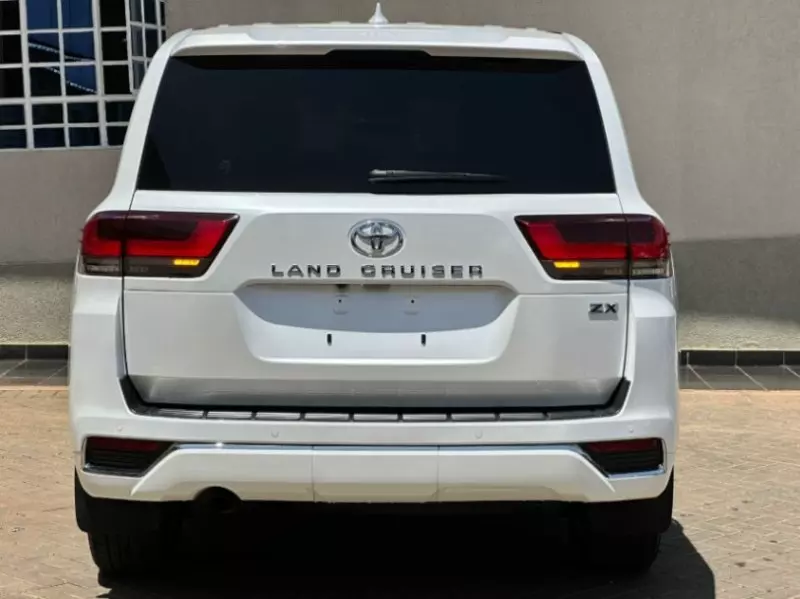 Toyota LAND CRUISER 300 LC300