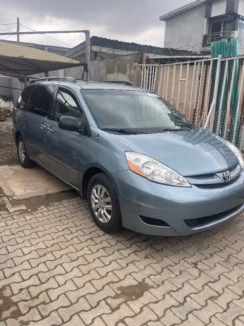 Toyota Sienna   - 2008
