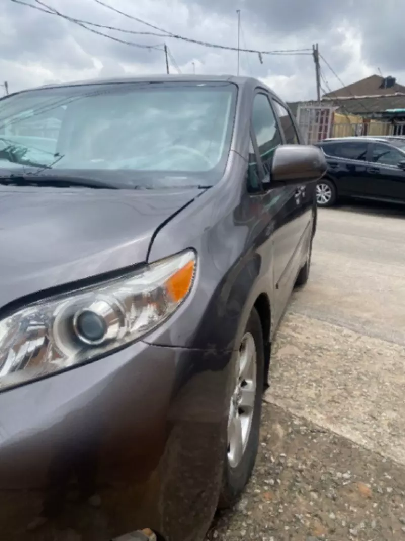 Toyota Sienna   - 2013