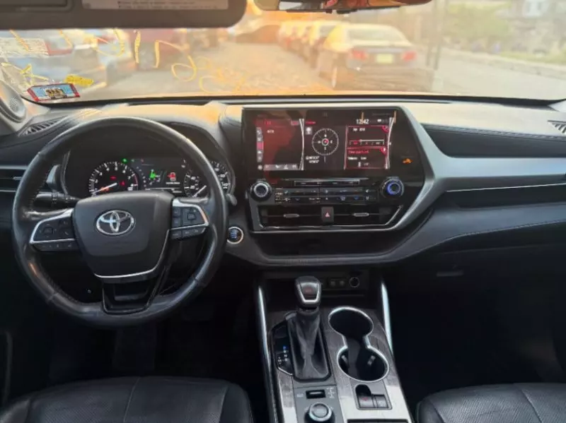 Toyota Highlander   - 2020