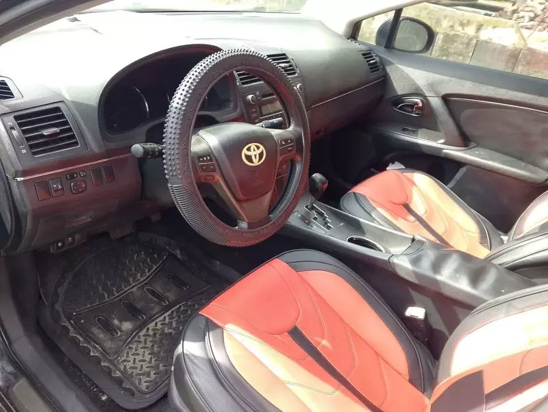 Toyota Avensis   - 2010