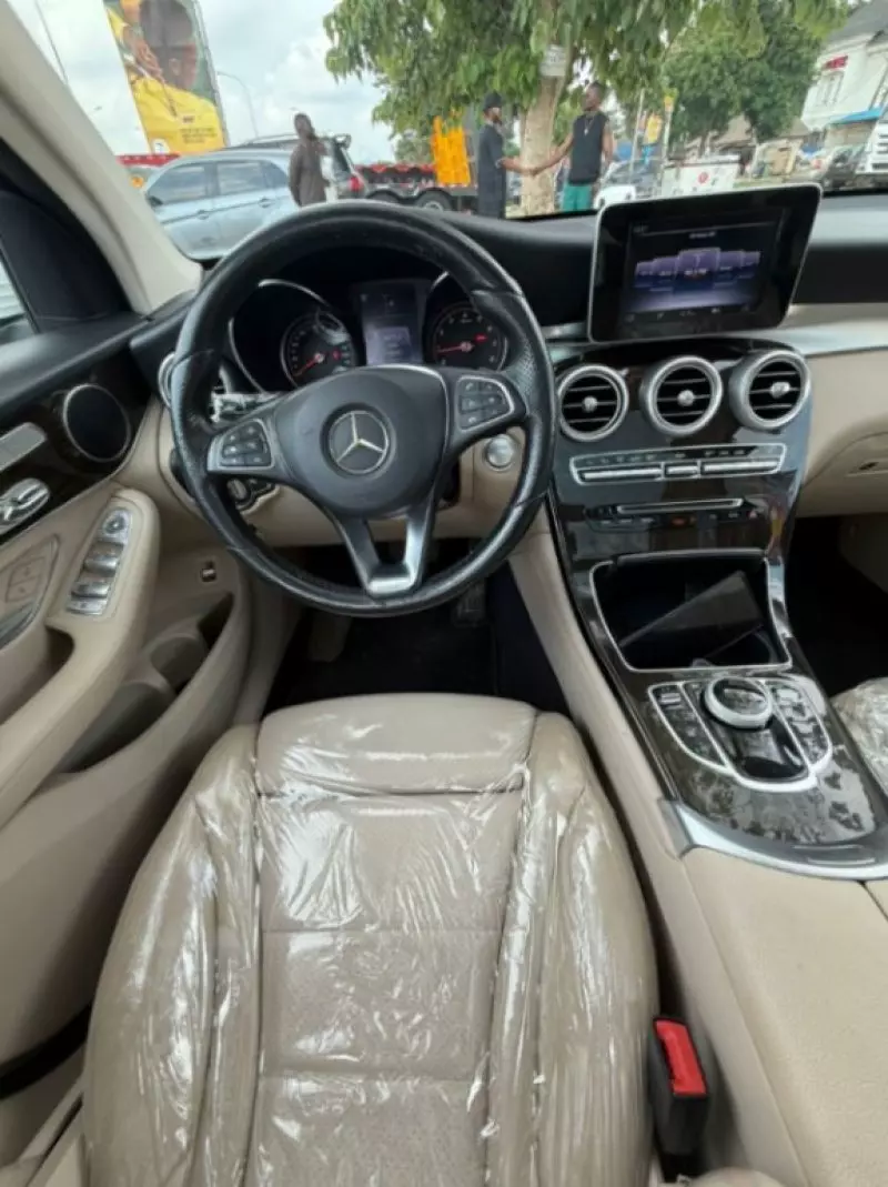 Mercedes-Benz GLC 300   - 2017