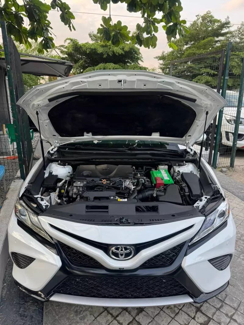 Toyota Camry   - 2018