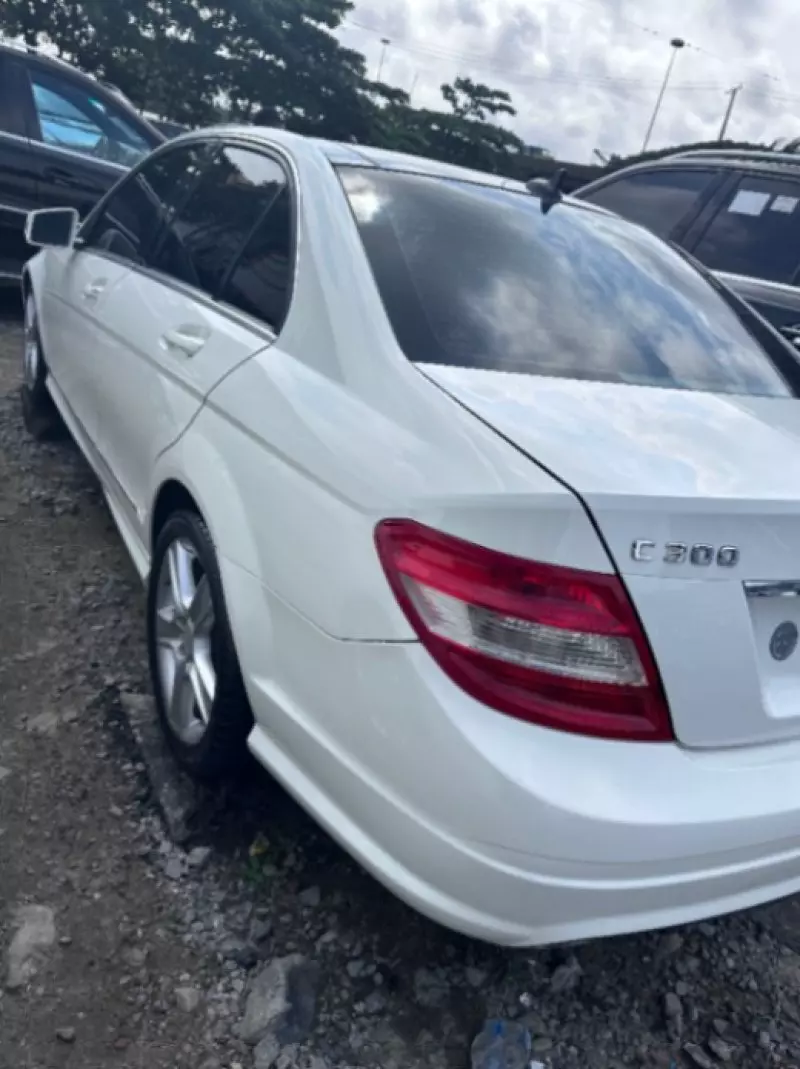 Mercedes-Benz C 300   - 2011
