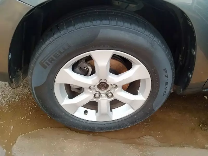 Toyota Vanguard    - 2011