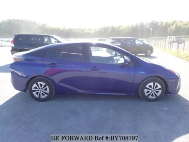 Toyota Prius   - 2016
