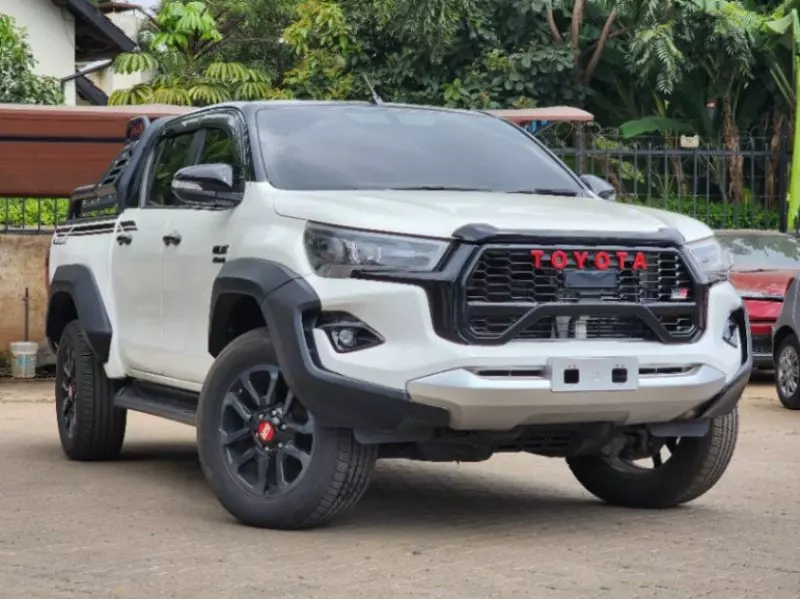 Toyota Hilux    - 2017