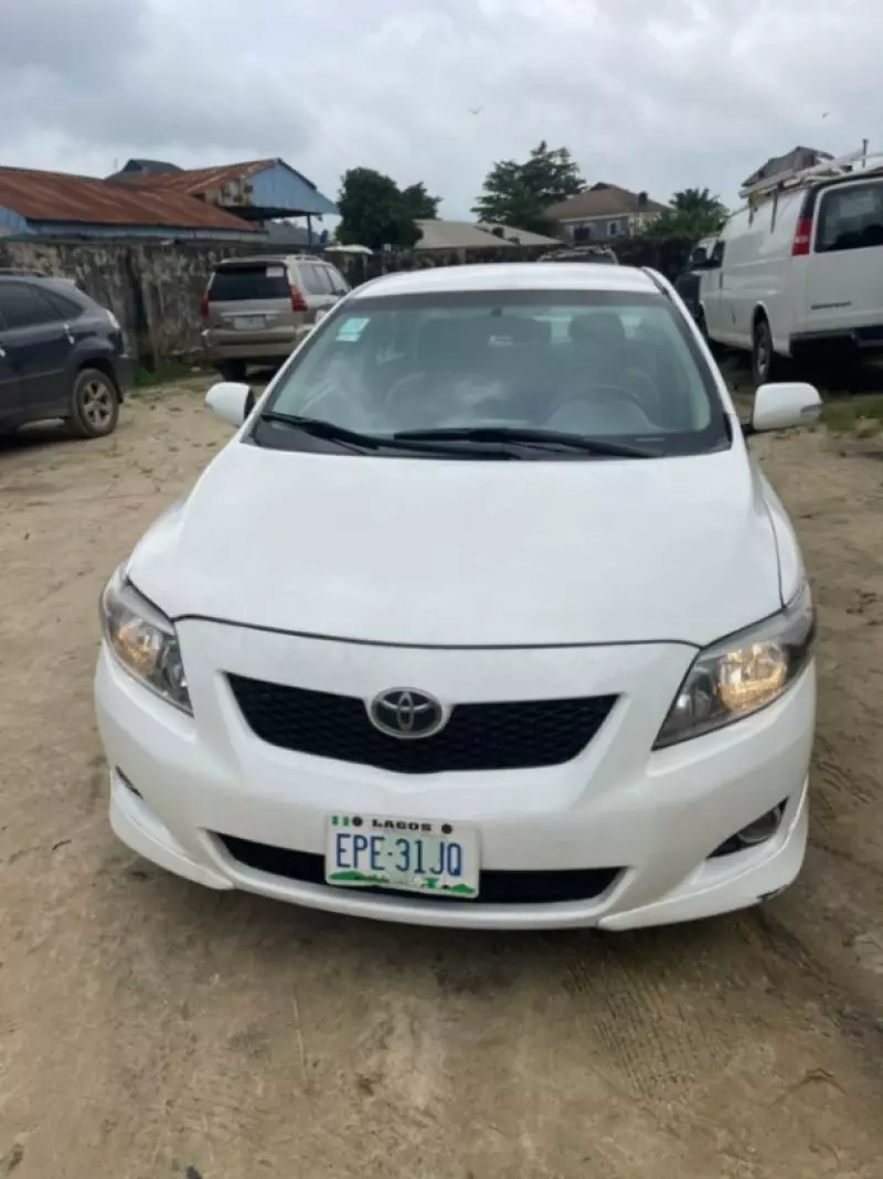 Toyota corolla   - 2009