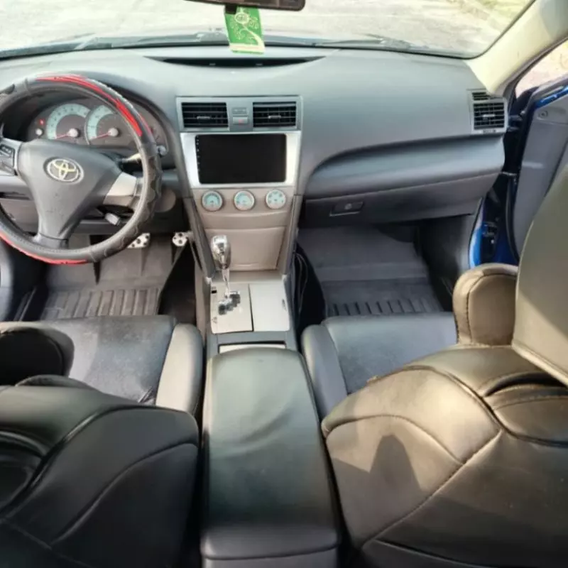 Toyota Camry   - 2010