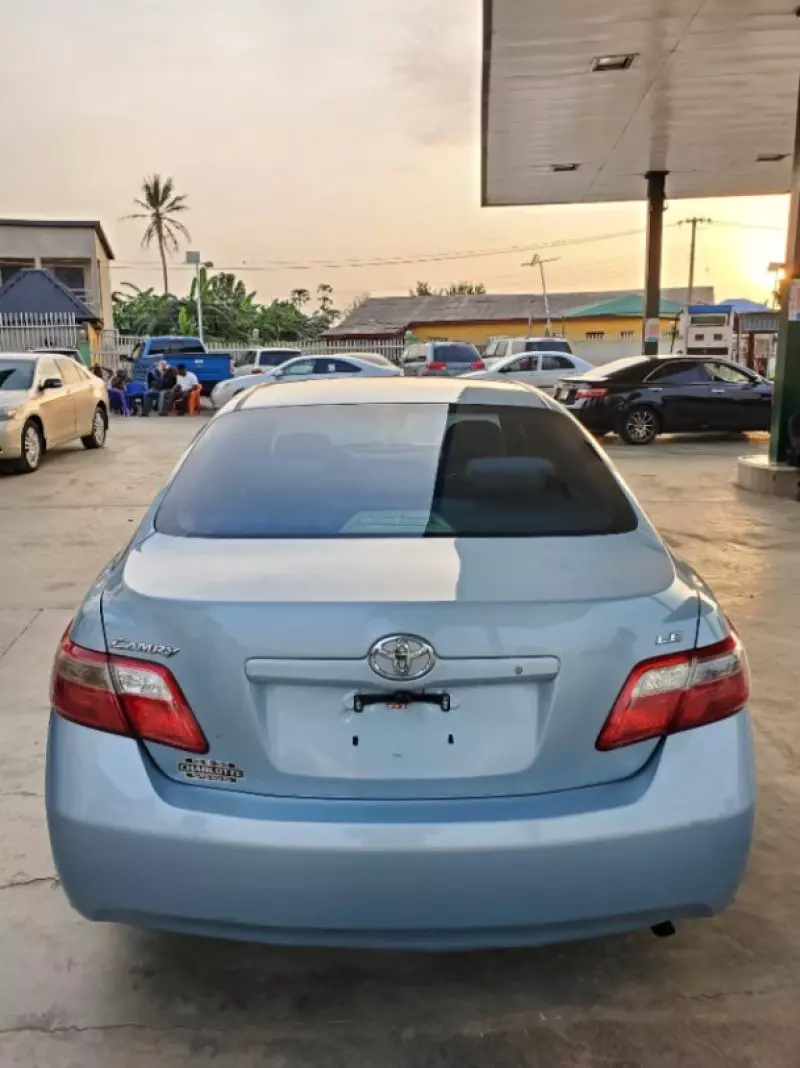 Toyota Camry   - 2009