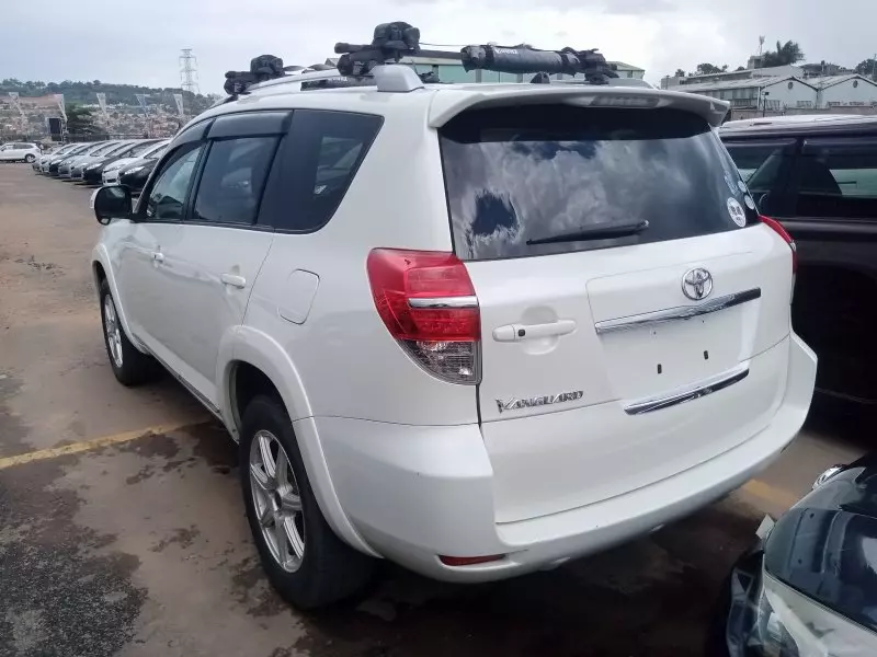 Toyota Vanguard    - 2012