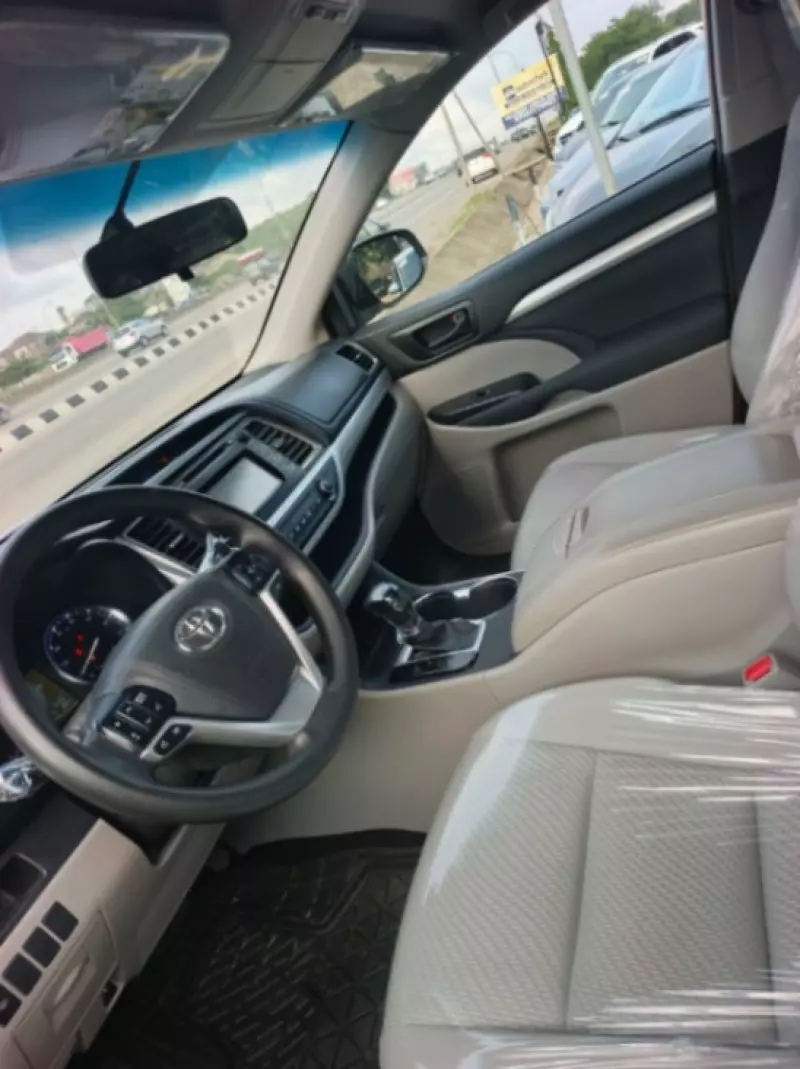 Toyota Highlander   - 2015