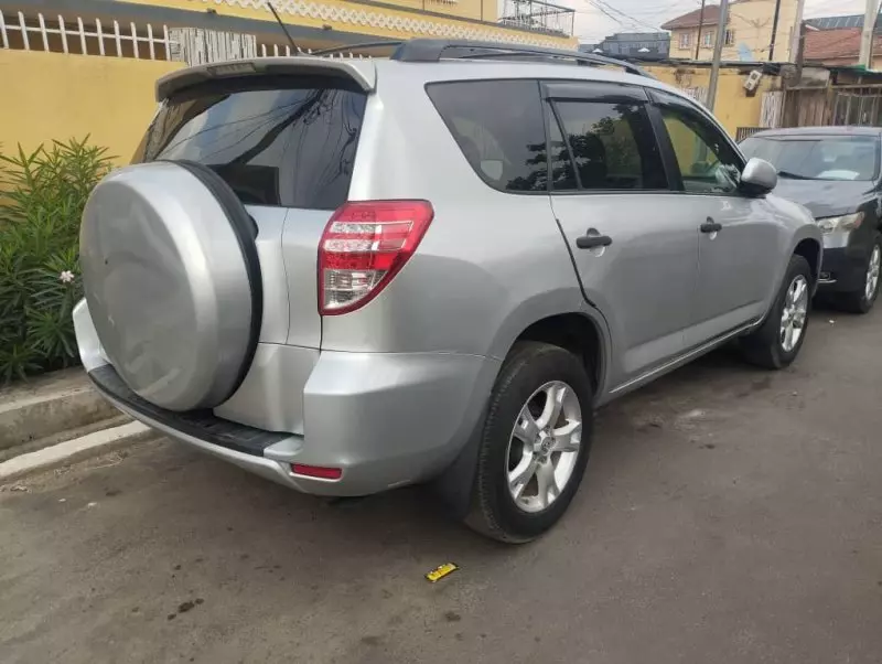 Toyota Rav4   - 2010