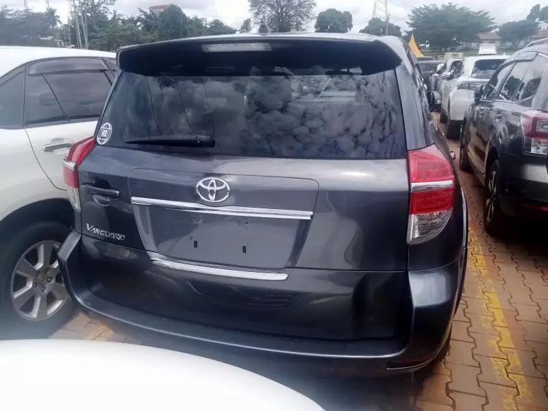Toyota Vanguard    - 2011