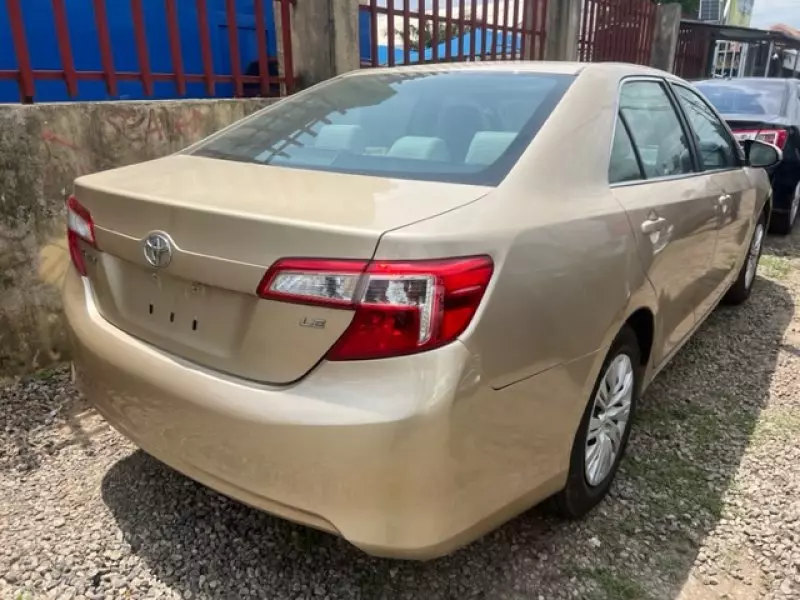 Toyota camry   - 2012