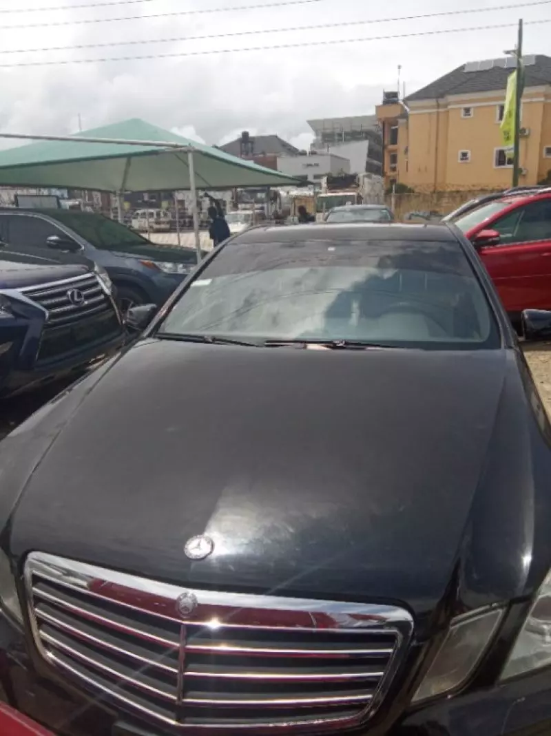 Mercedes-Benz E350   -