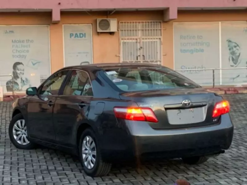 Toyota Camry   - 2009