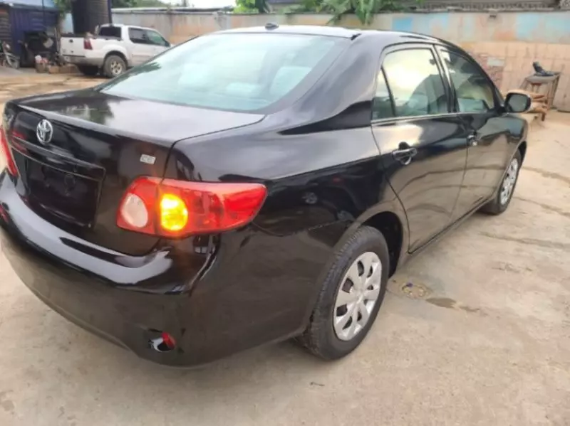 Toyota Corolla   - 2009