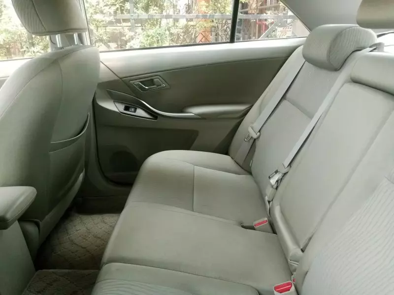 Toyota Premio    - 2012