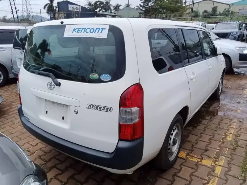 Toyota Succeed    - 2015